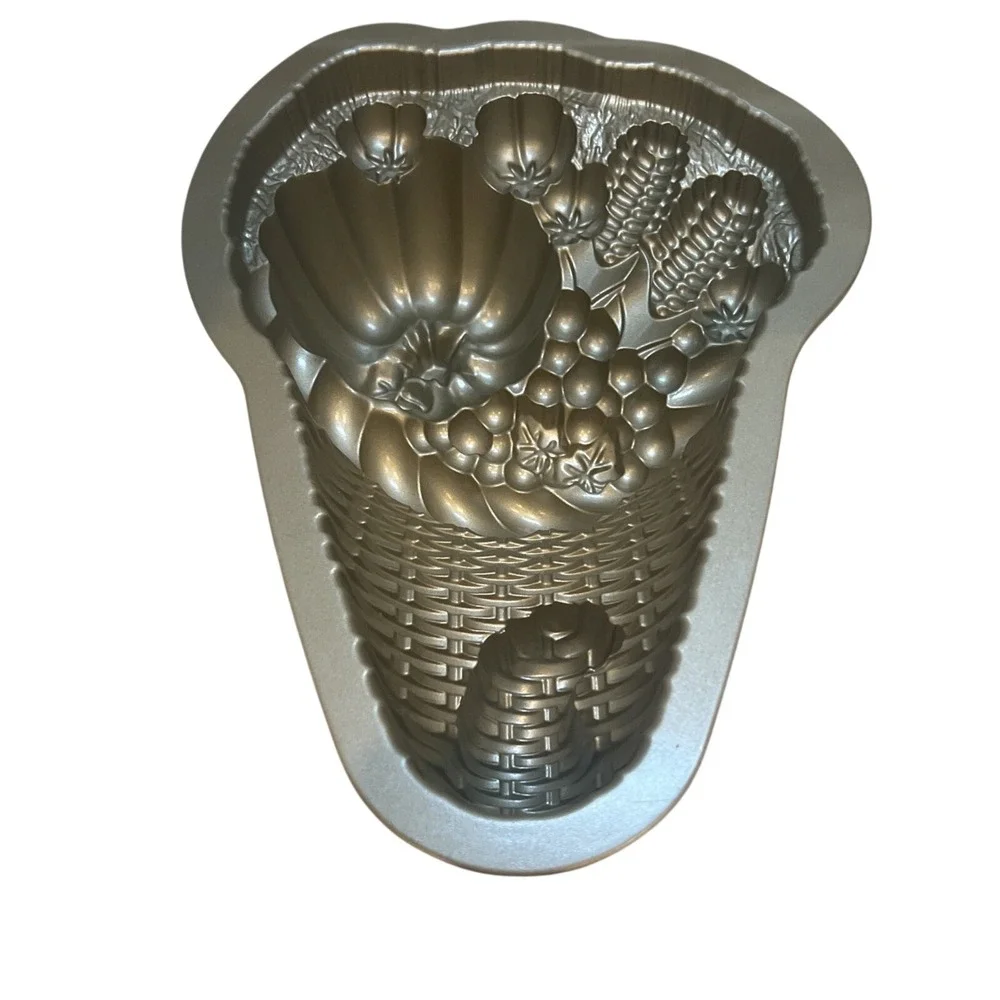 Vintage‎ Nordic Ware Cornucopia Cake Pan 10 Cup Cast Aluminum Harvest USA